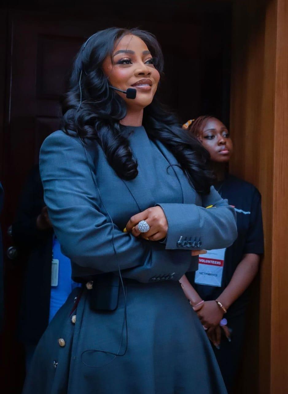 Netizens Slam Toke Makinwa S Presence At Cop In Dubai Gatekeeper News