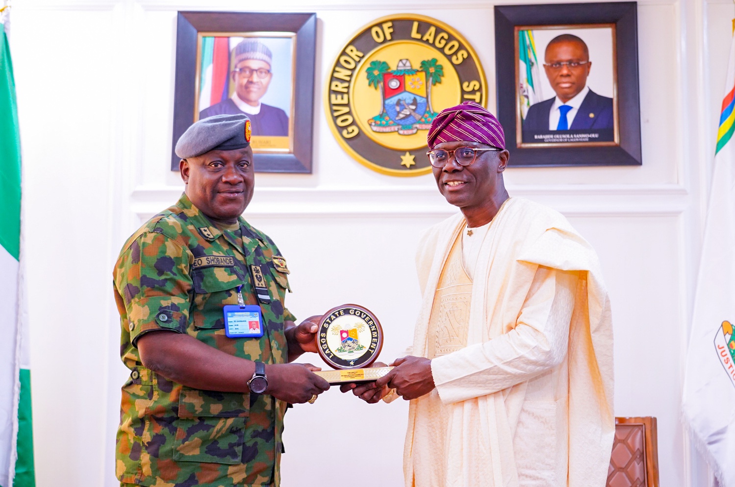 L-R: Air Officer Commanding Logistics Command, Lagos, Air Vice Marshal Emmanuel Shobande receiving a plaque from Lagos State Governor, Mr. Babajide Sanwo-Olu during his visit to the Governor at the Lagos House, Alausa, Ikeja, at the weekend.